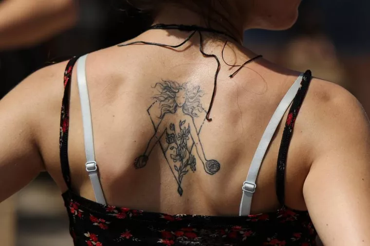 Tatouage ornemental minimaliste grande taille, Melun, Jungle Tattoo Shop